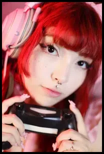 May May 🩵 (@glowingmayu)