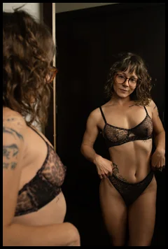 Hotwife Next Door (@xxemberraexx)