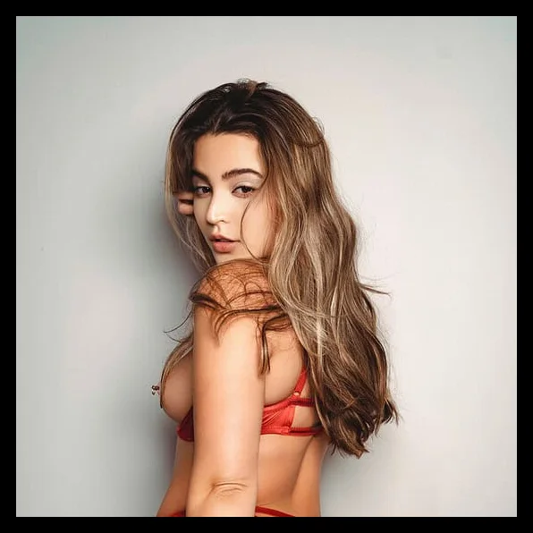 Ariana Van X (@arianavanx) photo 2