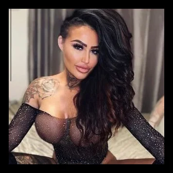 K A T I E G E E (@katiegee032) photo 2