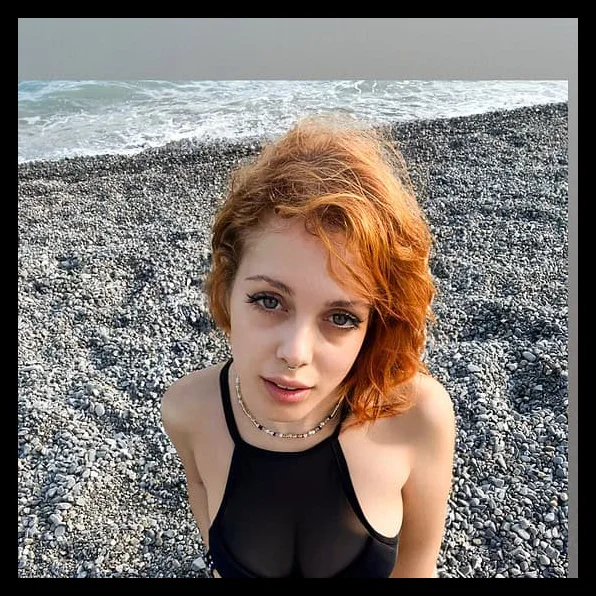 Valy (@valyof) photo 2