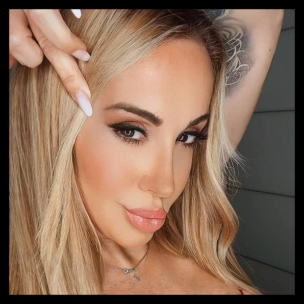 Victoria Lomba 💗 (@victorialombatv) photo 2