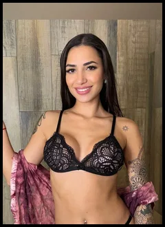 NinaAmini ✨🇮🇷 (@heyitsninaa)