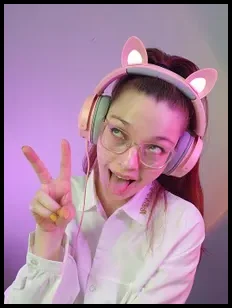 🟢 🦋Lola🦋 (@petite_subkitten)
