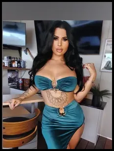 HotwifeElektra top 3% (@seductive.e)