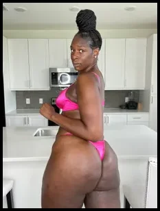 JASMINE 🍫 (@therealchocolateminnie)