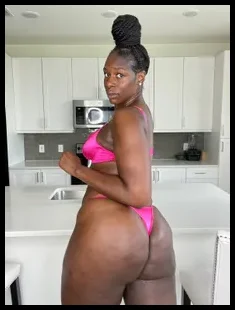 JASMINE 🍫 (@therealchocolateminnie)