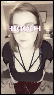 Scarlet Fox (@foodieboobs69)