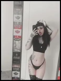 𝖆𝖓𝖓𝖆 (@satanic.kitten)