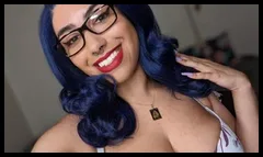 Rae (@xocurvyrae)