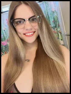 Molly Marie (@mollymariexo)