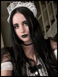Raven 🦇🖤🦇 (@lilgothhunny)