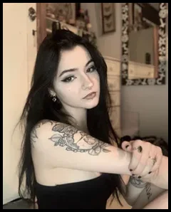 ༺𓆩Aria𓆪༻ (@gothixbby)