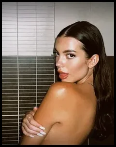 Dorothy (@dorotease)