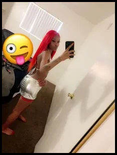 Ebony (@slim_goodie96)