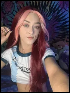Petite Brat 🌶️🗑️ (@lilbrattt)