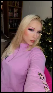 Eden (@honkytonk.angel)