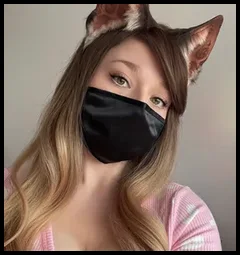 White Foxxy (@whitefoxxy)