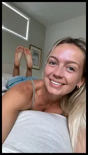 Lauren's pretty little feet 👣 🍯 (@laurenkfeetx)