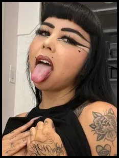 Jacqueline (@thatdaisyghoul)