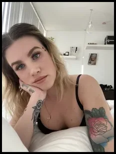 Sophia (@horsegirldotjpeg)